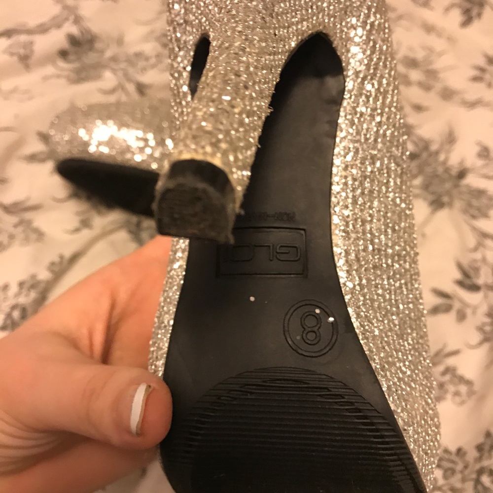 Glo silver glitter heals. Size 8 - Picture 4 of 5
